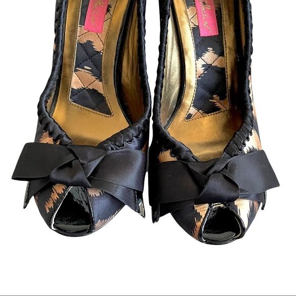 BETSY JOHNSON Leopard Print Satin Peep Toe High Heel Shoes Bow 8.5 - Picture 5 of 13